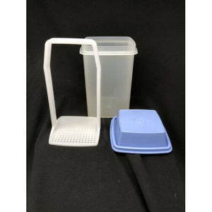 Tupperware Large Pickle Keeper #1560-2 Blue Lid